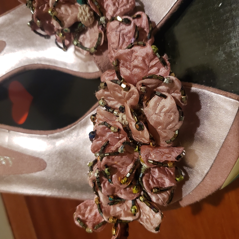 Luichiny Pink Sandals with Chic Design - Picture 3 of 7